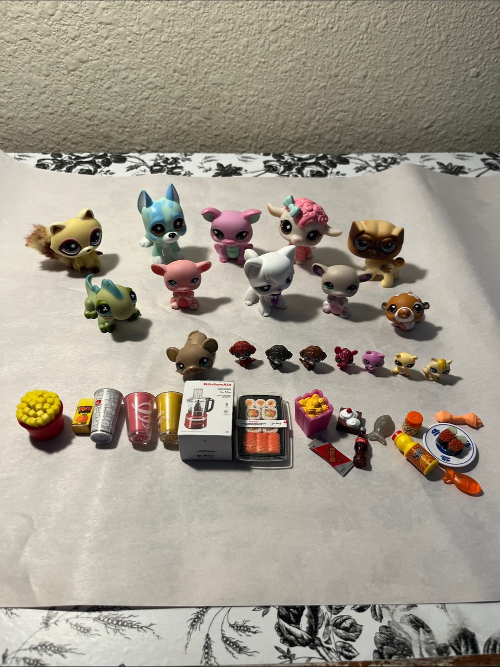 Littlest Pet Shop Multicolor Mini Pet Figures & Food Accessories G1